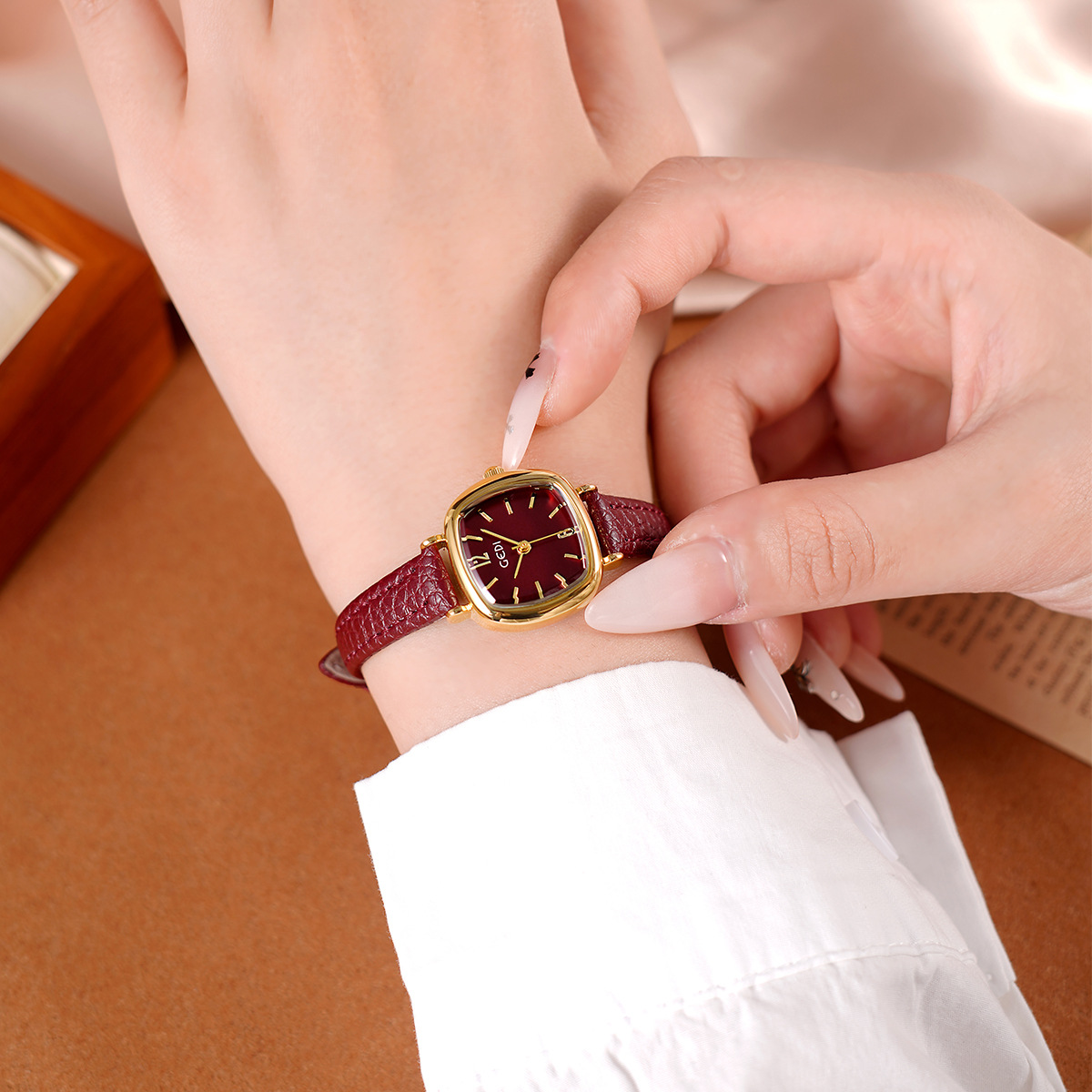 UTHAI 61018 CQ490 Simplicity,  - Luxury Watch Value ulasan dan harga